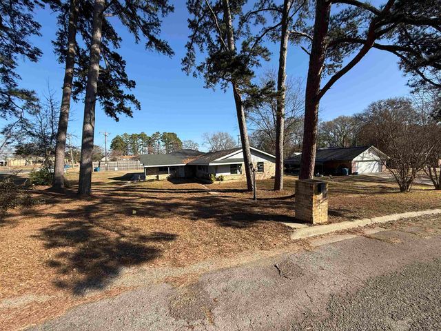 11 Cherrywood Circle, Marshall, TX 75672