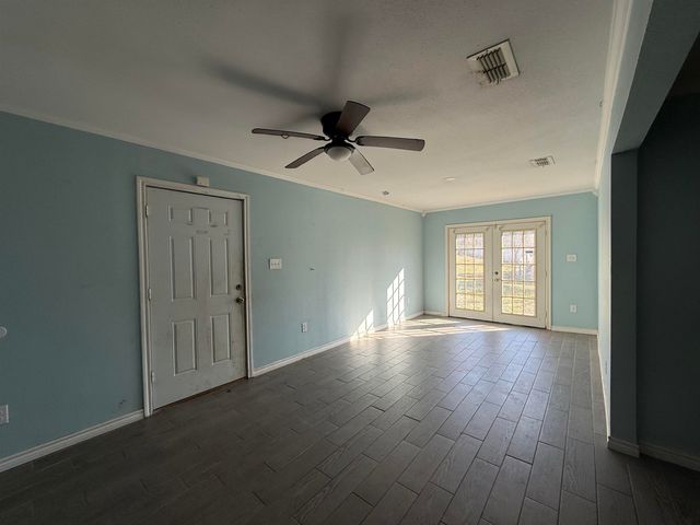 11 Cherrywood Circle, Marshall, TX 75672