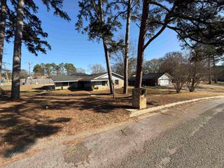 11 Cherrywood Circle, Marshall, TX 75672