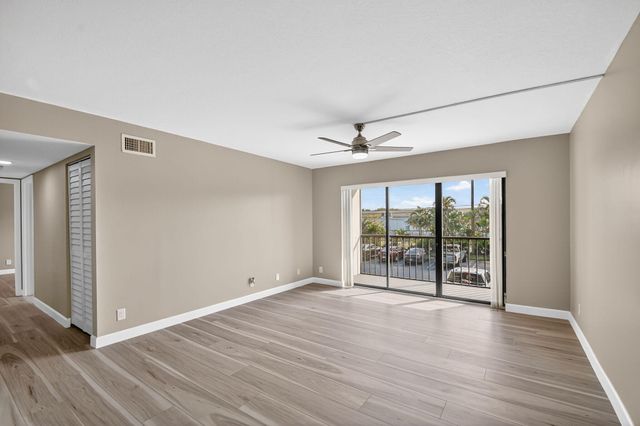 719 Sunny Pine Way D2, Greenacres, FL 33415