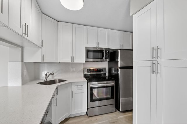 719 Sunny Pine Way D2, Greenacres, FL 33415