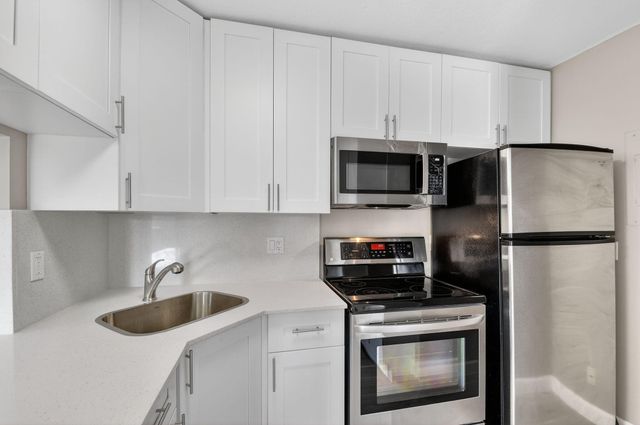 719 Sunny Pine Way D2, Greenacres, FL 33415