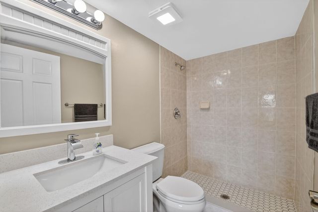 719 Sunny Pine Way D2, Greenacres, FL 33415