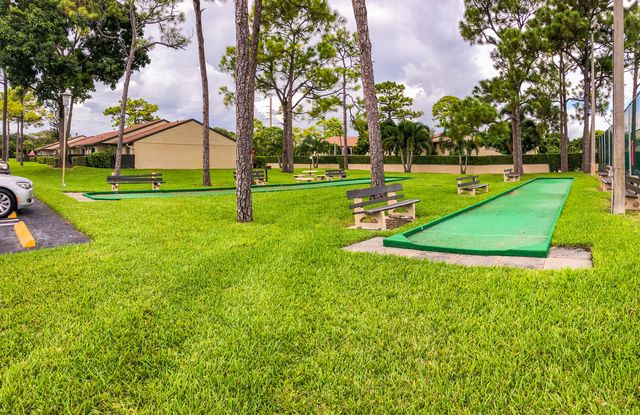 719 Sunny Pine Way D2, Greenacres, FL 33415