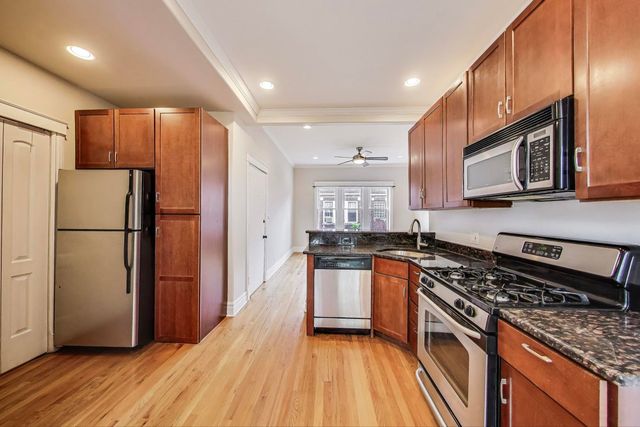 3851 N Kedvale Avenue E3, Chicago, IL 60641