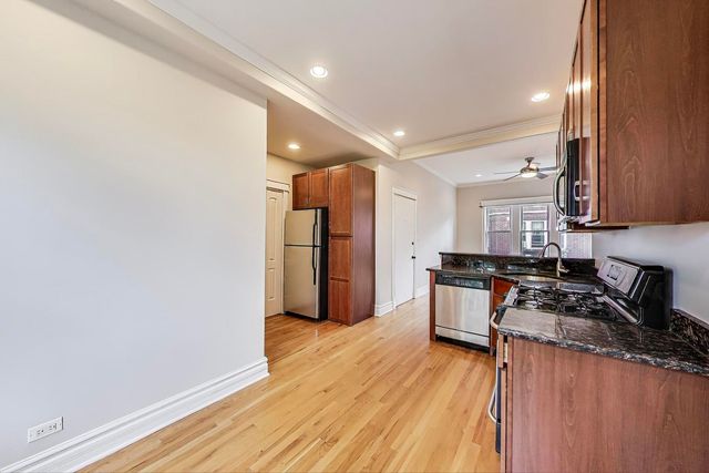 3851 N Kedvale Avenue E3, Chicago, IL 60641