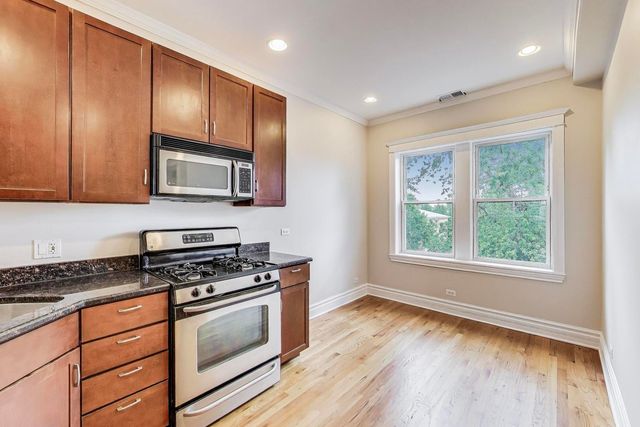 3851 N Kedvale Avenue E3, Chicago, IL 60641