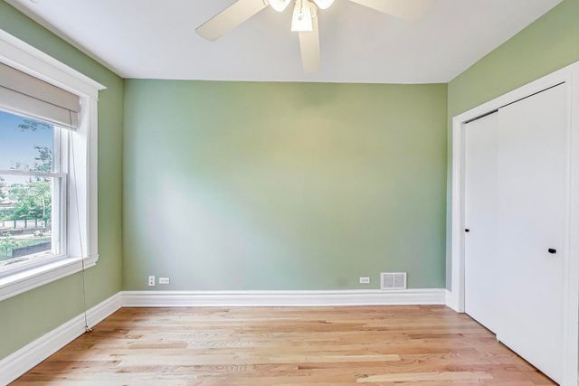 3851 N Kedvale Avenue E3, Chicago, IL 60641