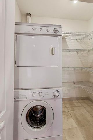 3851 N Kedvale Avenue E3, Chicago, IL 60641