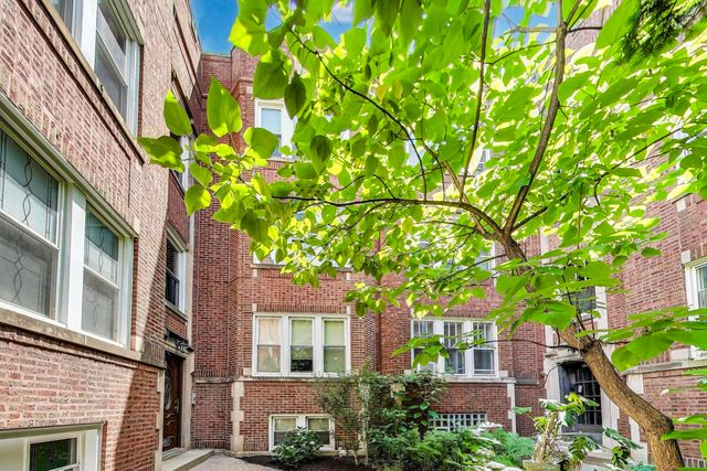 3851 N Kedvale Avenue E3, Chicago, IL 60641