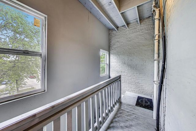 3851 N Kedvale Avenue E3, Chicago, IL 60641