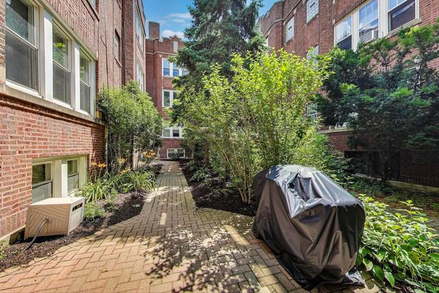 3851 N Kedvale Avenue E3, Chicago, IL 60641