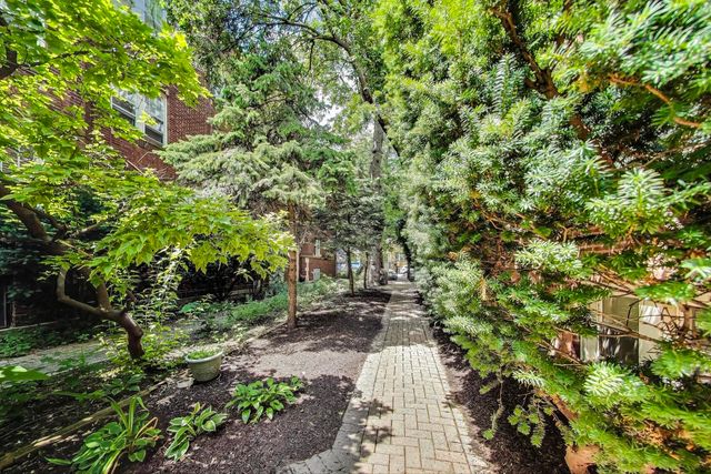 3851 N Kedvale Avenue E3, Chicago, IL 60641