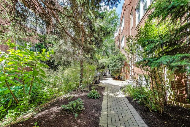 3851 N Kedvale Avenue E3, Chicago, IL 60641