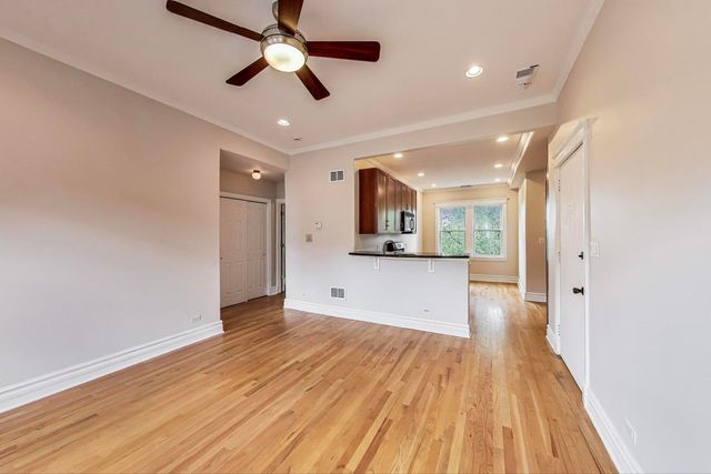3851 N Kedvale Avenue E3, Chicago, IL 60641