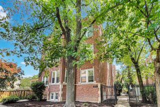3851 N Kedvale Avenue E3, Chicago, IL 60641
