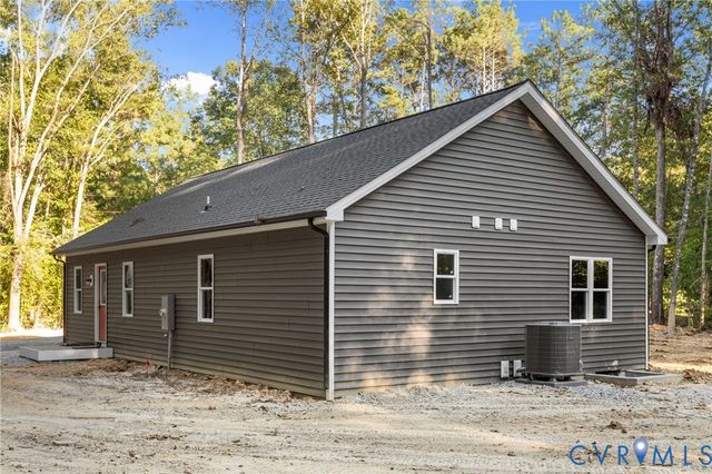 250 Wickham Ln, Bumpass, VA 23024