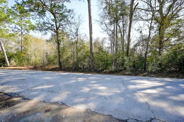 378 County Road 381, Cleveland, TX 77328