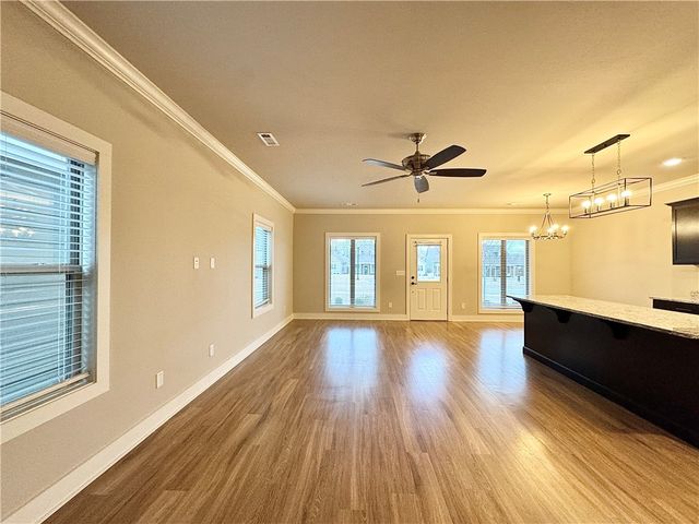 812 NE Heights Lane, Bentonville, AR 72712