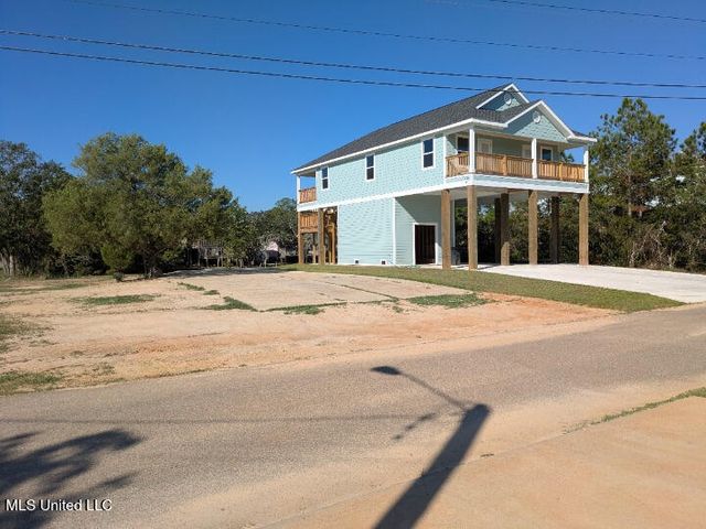 5005 Nebraska Street, Bay Saint Louis, MS 39520