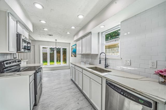 12723 Club Lane, Houston, TX 77099