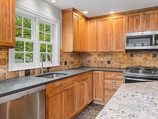 172 Deforest Road, Burlington, VT 05401