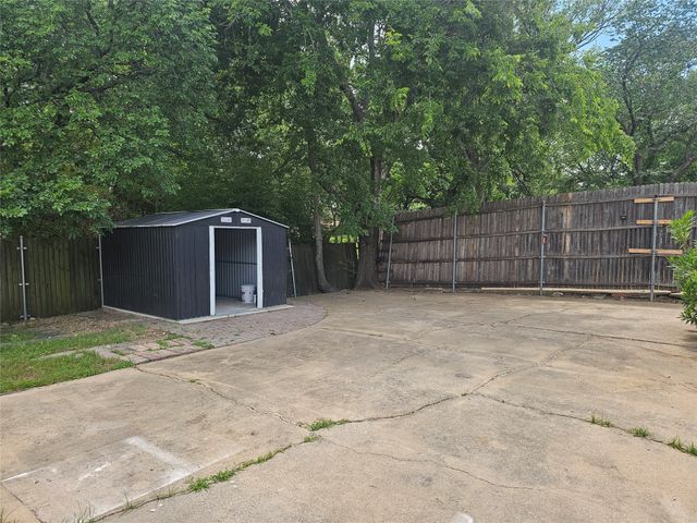 200 E Denton Drive, Euless, TX 76039