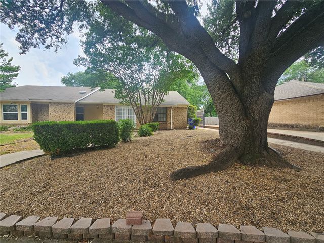 200 E Denton Drive, Euless, TX 76039