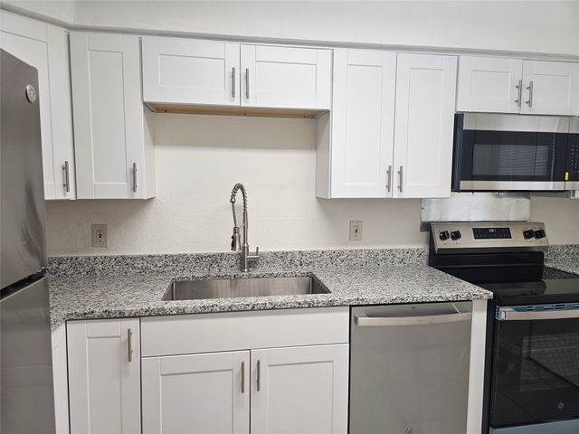 200 E Denton Drive, Euless, TX 76039