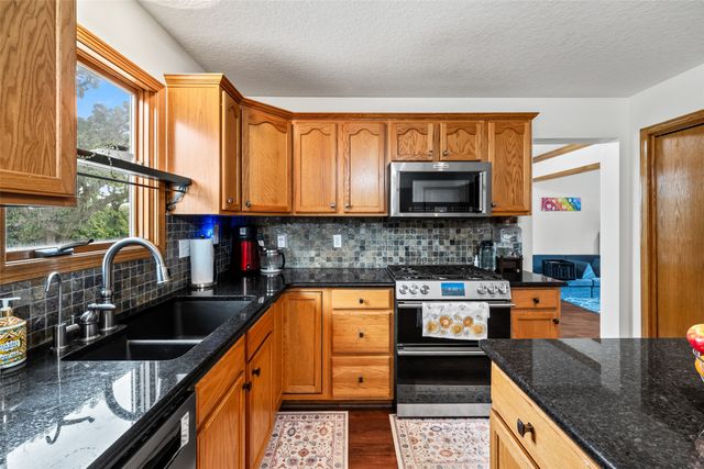 1540 S 50th Place, West Des Moines, IA 50265