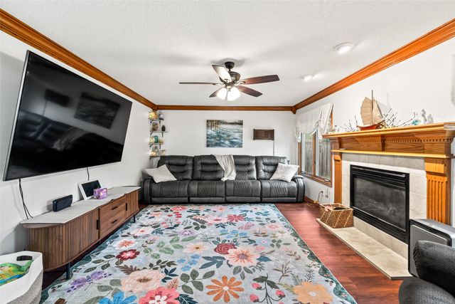1540 S 50th Place, West Des Moines, IA 50265
