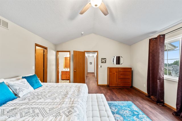 1540 S 50th Place, West Des Moines, IA 50265