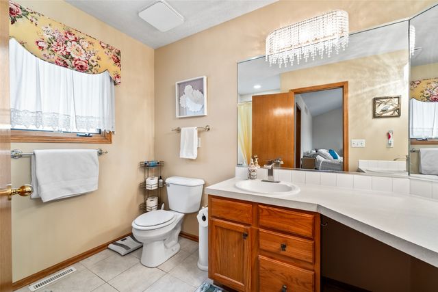 1540 S 50th Place, West Des Moines, IA 50265