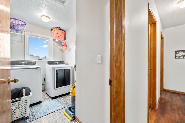 1540 S 50th Place, West Des Moines, IA 50265