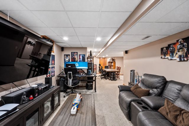 1540 S 50th Place, West Des Moines, IA 50265