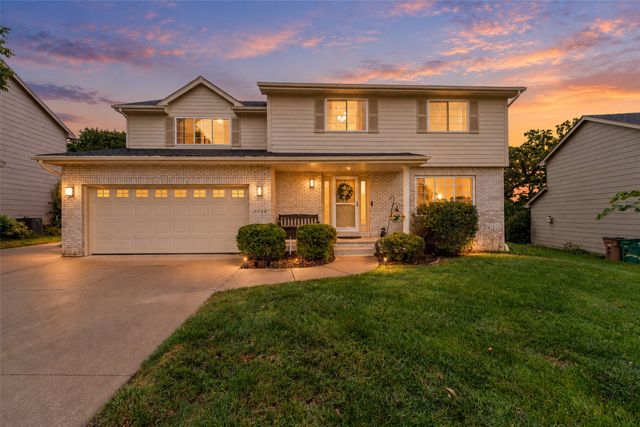 1540 S 50th Place, West Des Moines, IA 50265