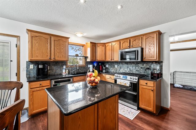 1540 S 50th Place, West Des Moines, IA 50265