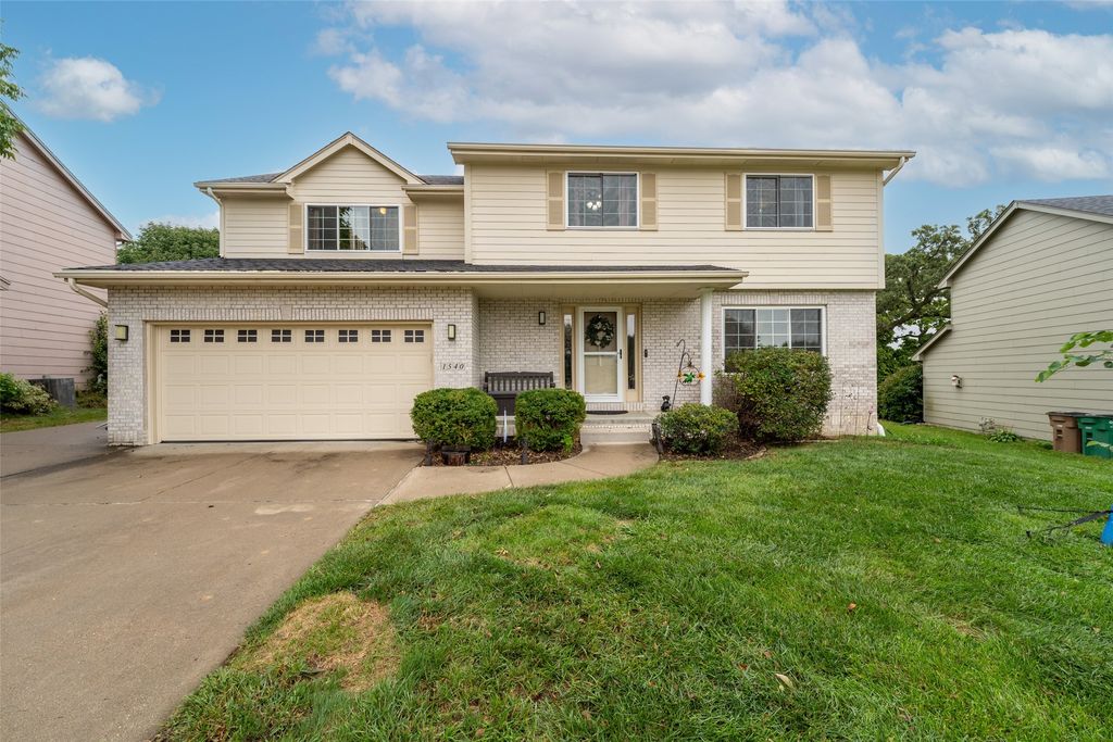 1540 S 50th Place, West Des Moines, IA 50265