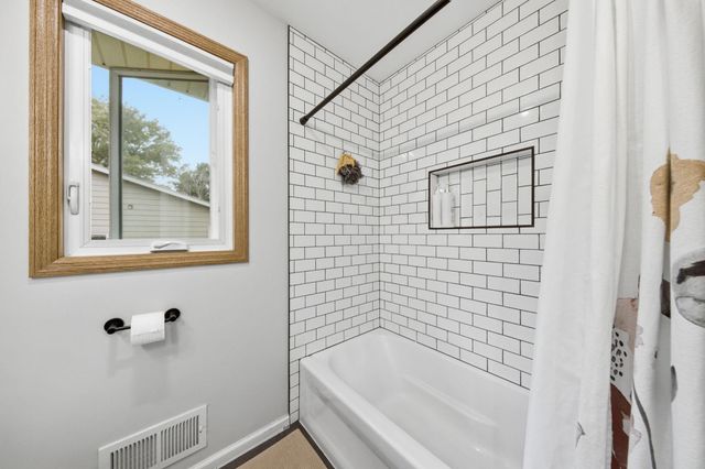 2744 Chisholm Avenue, North Saint Paul, MN 55109