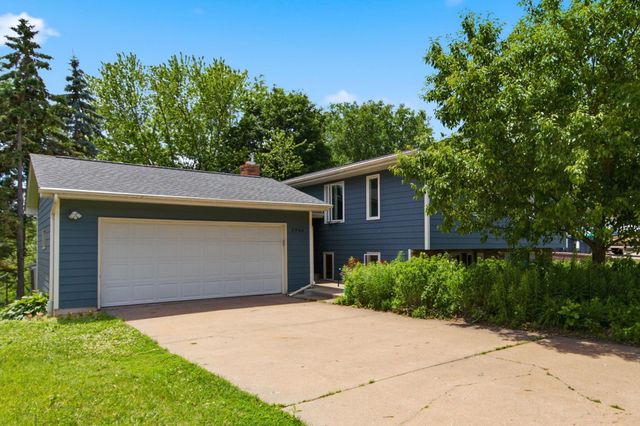 2744 Chisholm Avenue, North Saint Paul, MN 55109