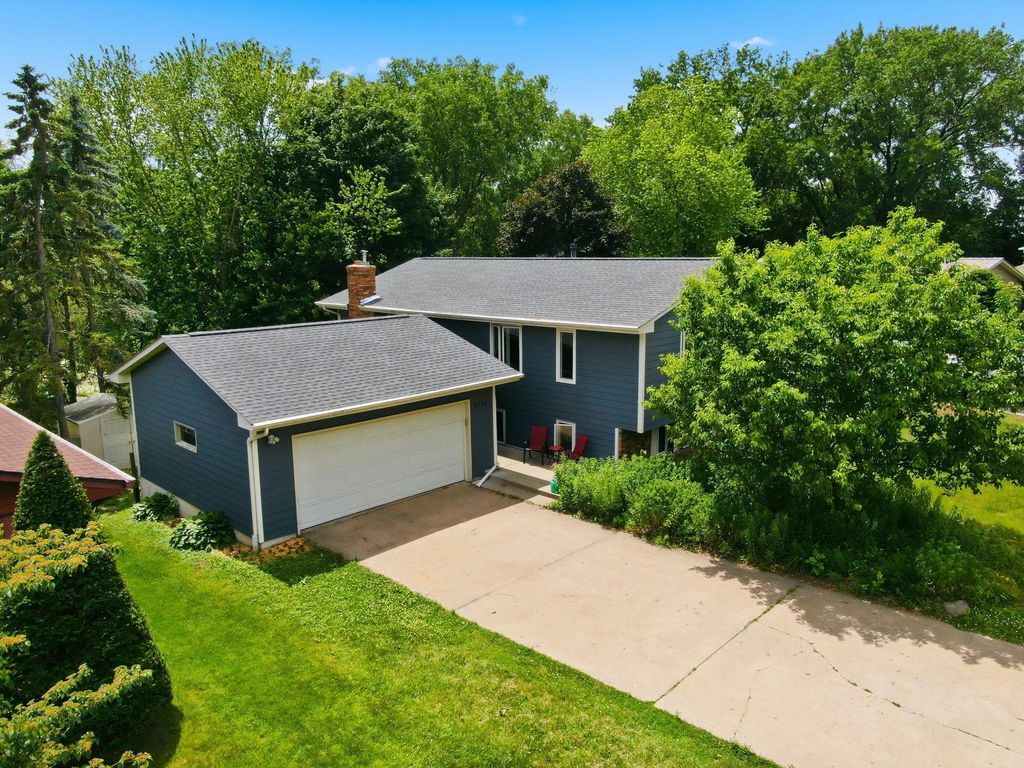 2744 Chisholm Avenue, North Saint Paul, MN 55109