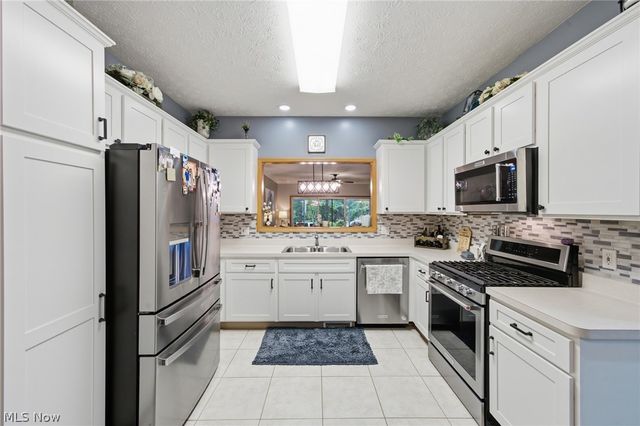 6853 Savannah Drive, North Ridgeville, OH 44039
