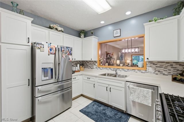 6853 Savannah Drive, North Ridgeville, OH 44039