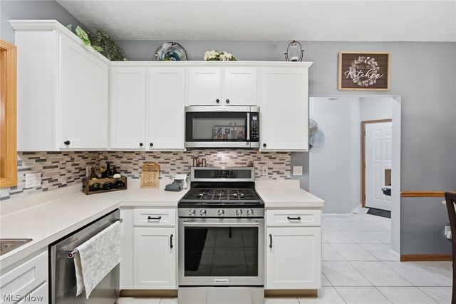 6853 Savannah Drive, North Ridgeville, OH 44039