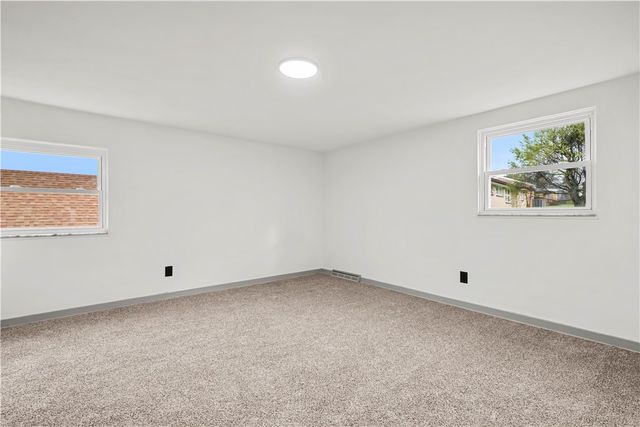 145 Carmella Dr, White Oak, PA 15131