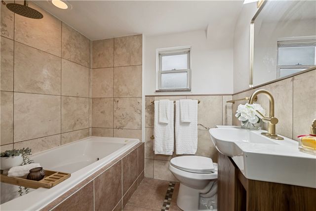 145 Carmella Dr, White Oak, PA 15131