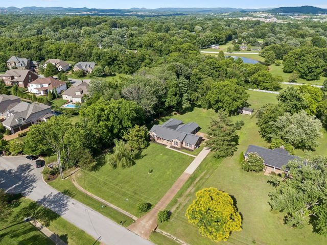 106 Azalea Ln, Franklin, TN 37064