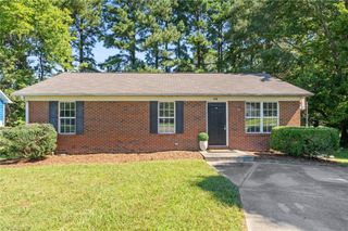 1116 Raleigh Court, High Point, NC 27262
