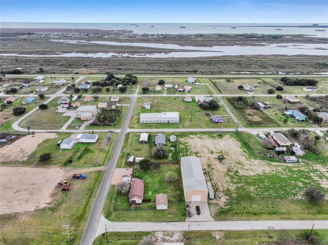 1426 Nelson Avenue, Port Bolivar, TX 77650