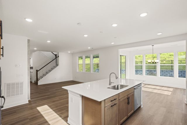 1559 Oaks Springs Drive, Columbia, TN 38401